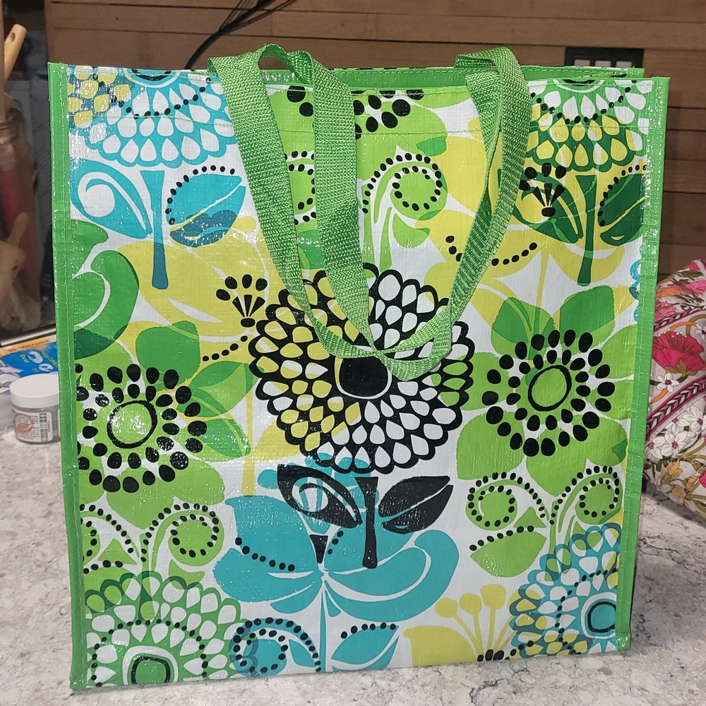 VERA BRADLEY Totes. Set Of 2. Never Used! - Picture 2 of 5